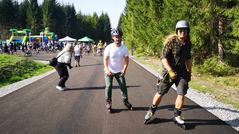 Martin Sallergård och Markus Olofsson testar multibanan i Hanaslöv